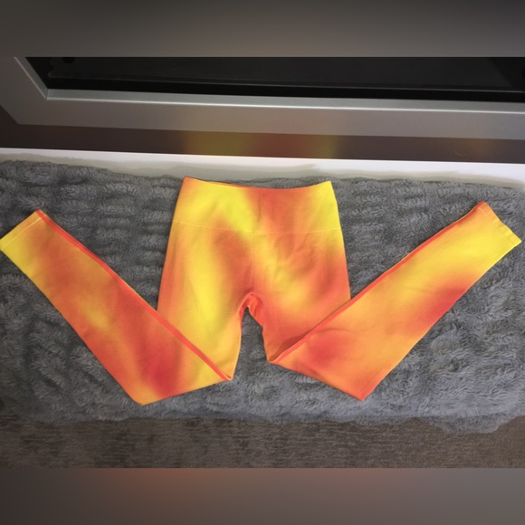 Fabletics Cloud Seamless High-Waisted Leggings - Size Small - Picture 5 of 10